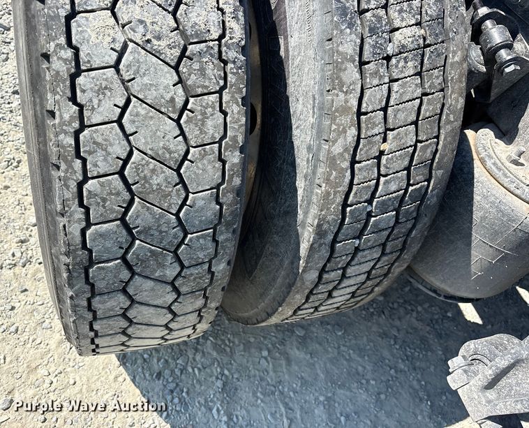 image for item YA1087 2021 International LT625 semi truck