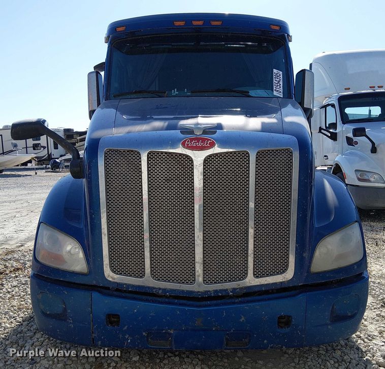 image for item YA1162 2019 Peterbilt 579 semi truck