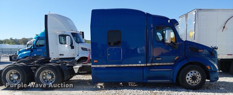 image for item YA1162 2019 Peterbilt 579 semi truck
