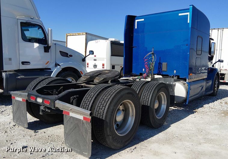 image for item YA1162 2019 Peterbilt 579 semi truck