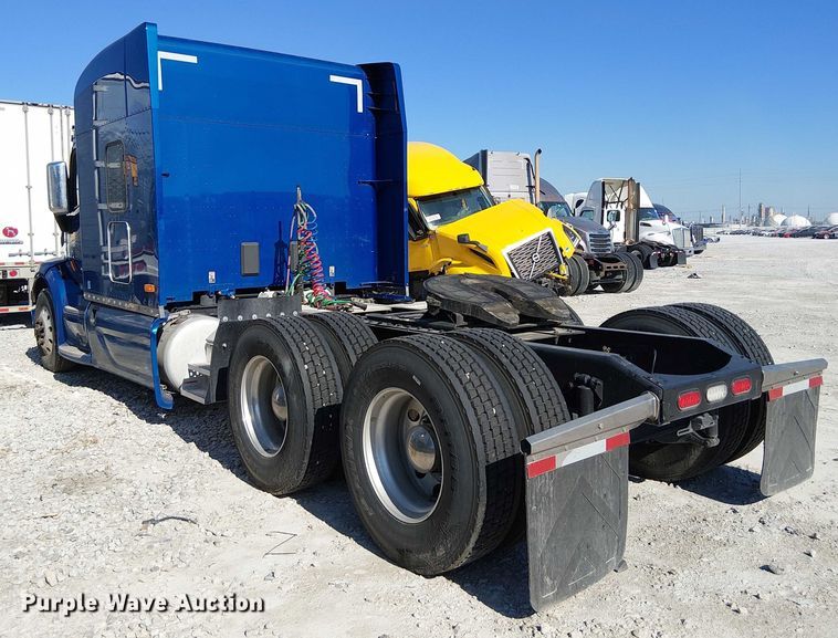 image for item YA1162 2019 Peterbilt 579 semi truck