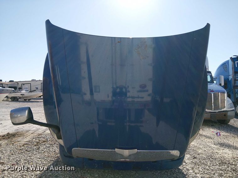 image for item YA1162 2019 Peterbilt 579 semi truck