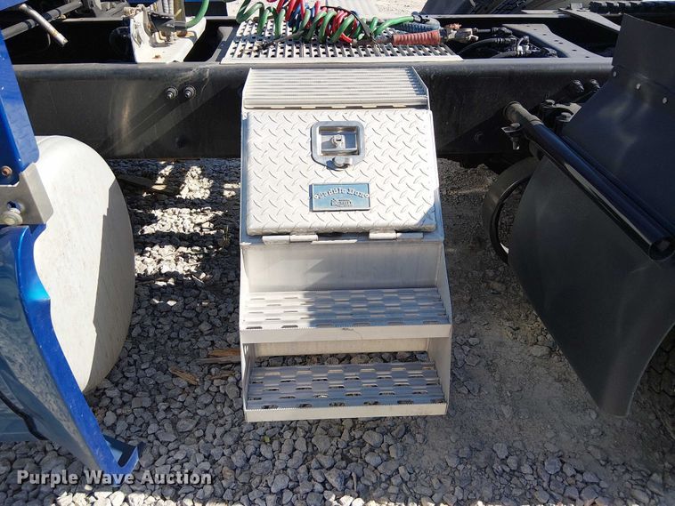 image for item YA1162 2019 Peterbilt 579 semi truck