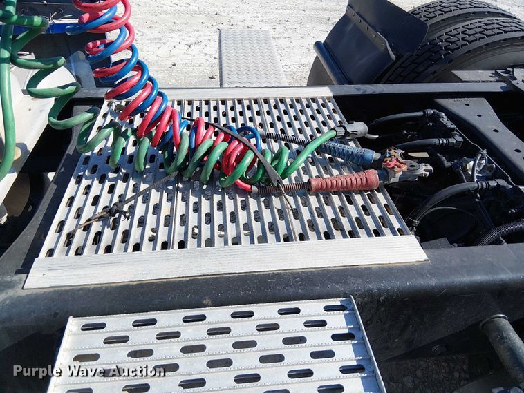 image for item YA1162 2019 Peterbilt 579 semi truck