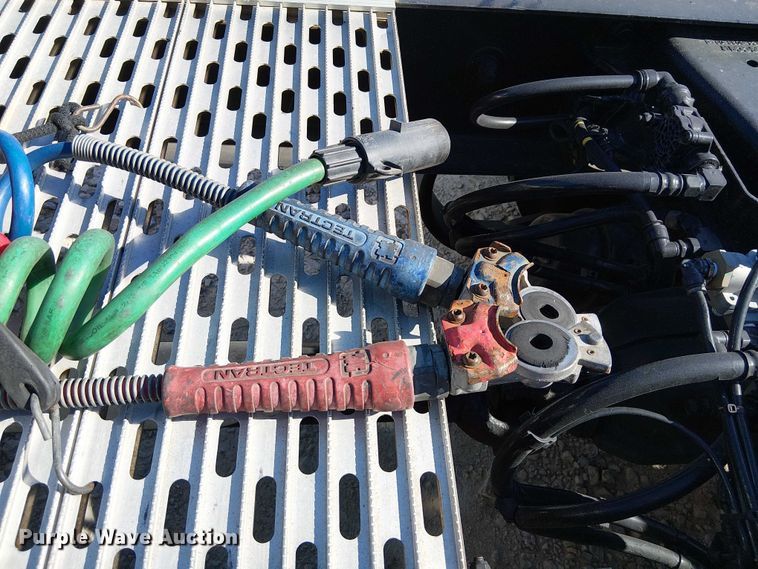 image for item YA1162 2019 Peterbilt 579 semi truck