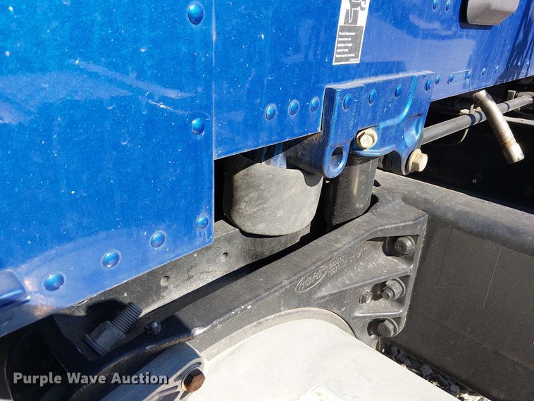 image for item YA1162 2019 Peterbilt 579 semi truck