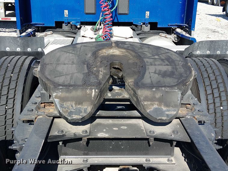 image for item YA1162 2019 Peterbilt 579 semi truck