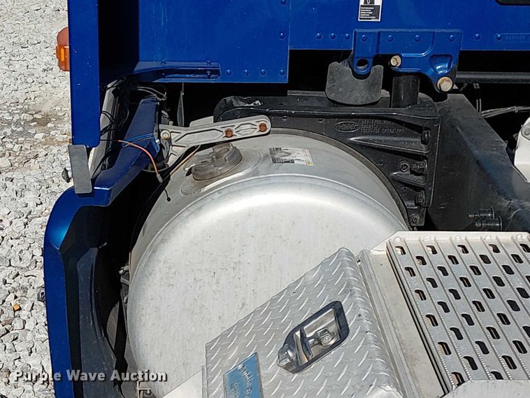 image for item YA1162 2019 Peterbilt 579 semi truck