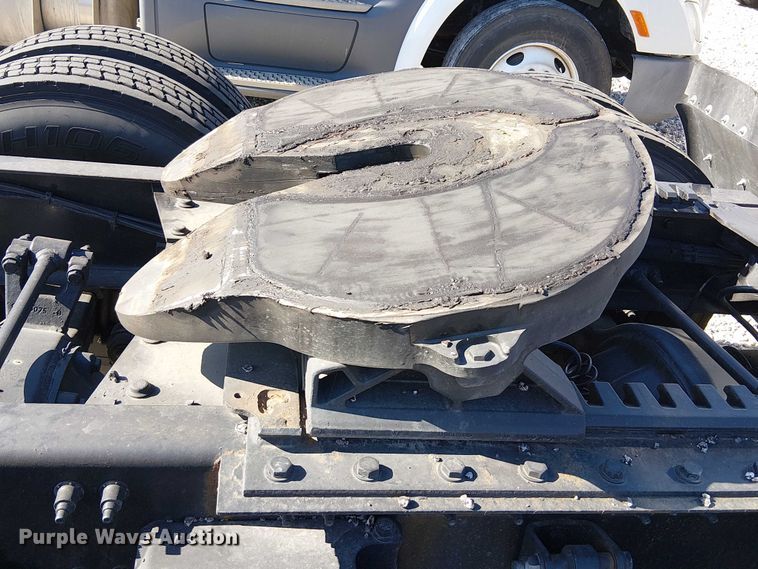 image for item YA1162 2019 Peterbilt 579 semi truck