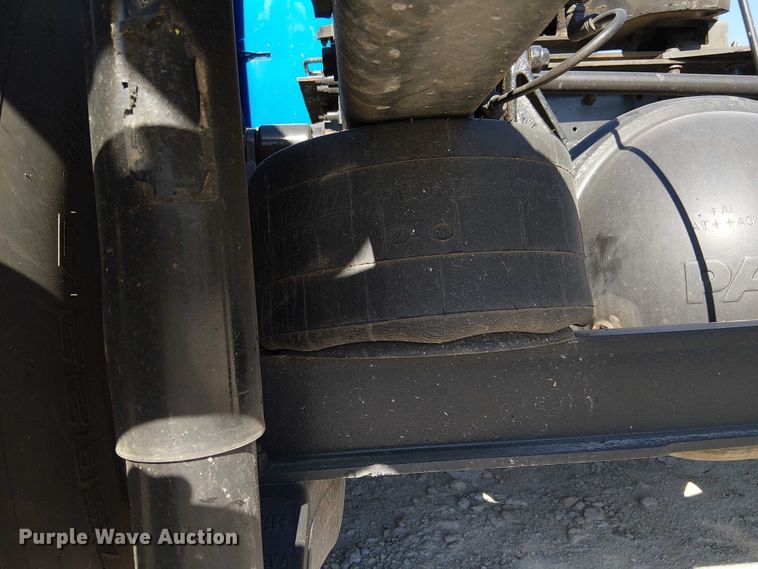 image for item YA1162 2019 Peterbilt 579 semi truck