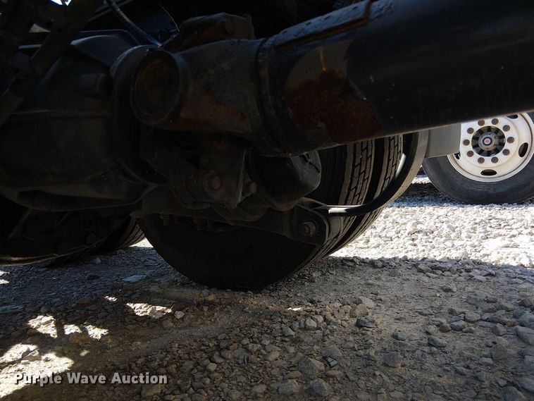 image for item YA1162 2019 Peterbilt 579 semi truck