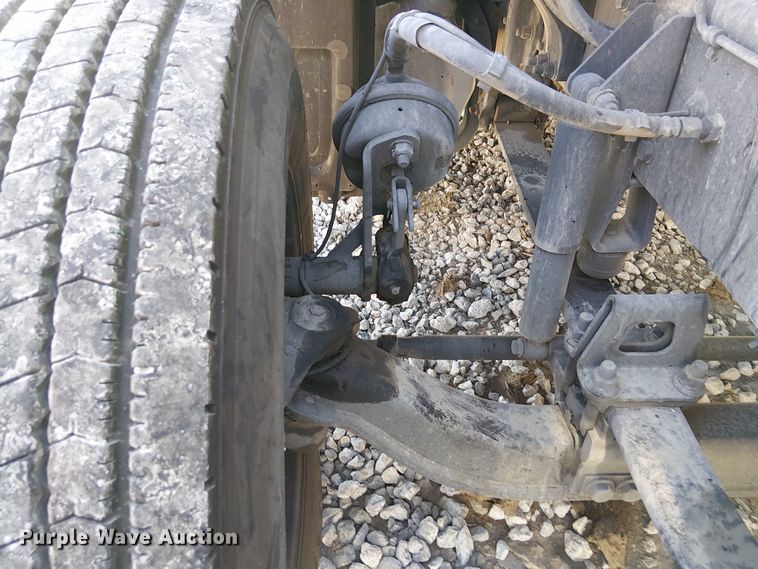 image for item YA1162 2019 Peterbilt 579 semi truck