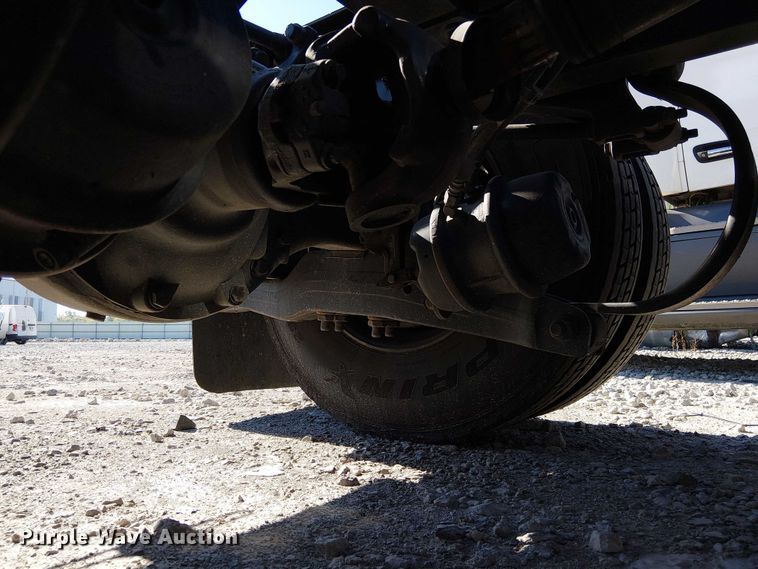 image for item YA1162 2019 Peterbilt 579 semi truck