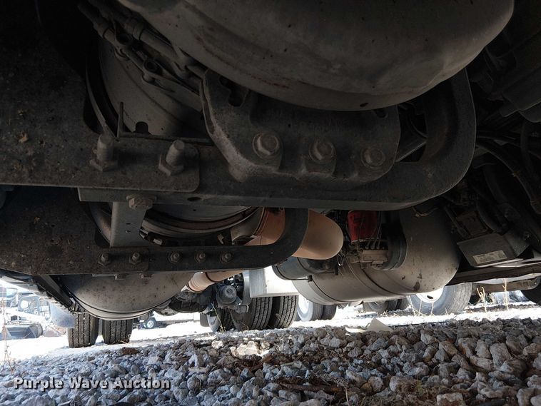 image for item YA1162 2019 Peterbilt 579 semi truck