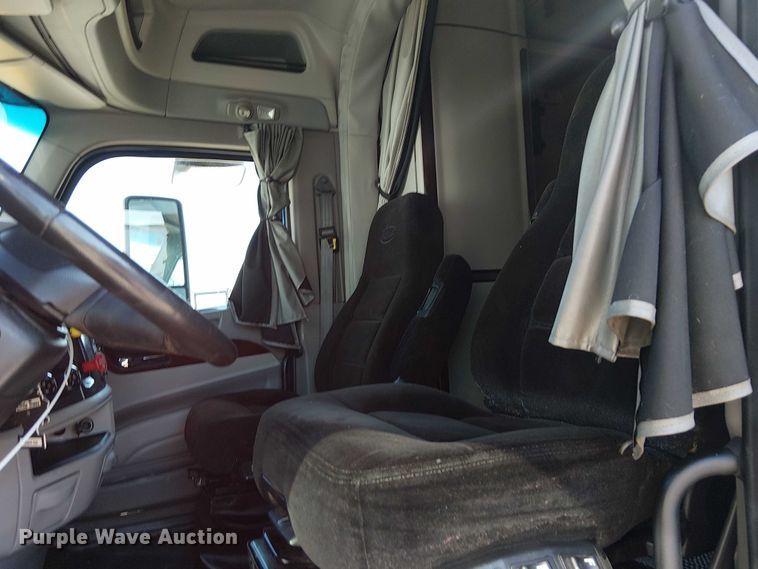 image for item YA1162 2019 Peterbilt 579 semi truck