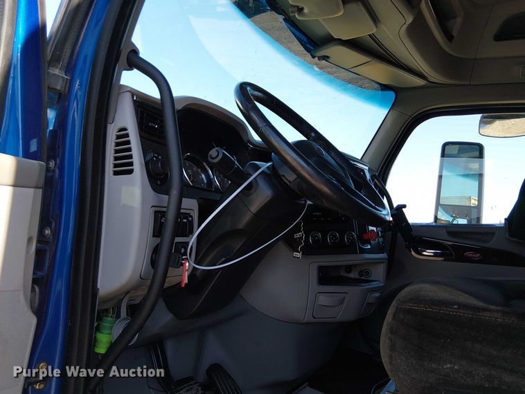 image for item YA1162 2019 Peterbilt 579 semi truck