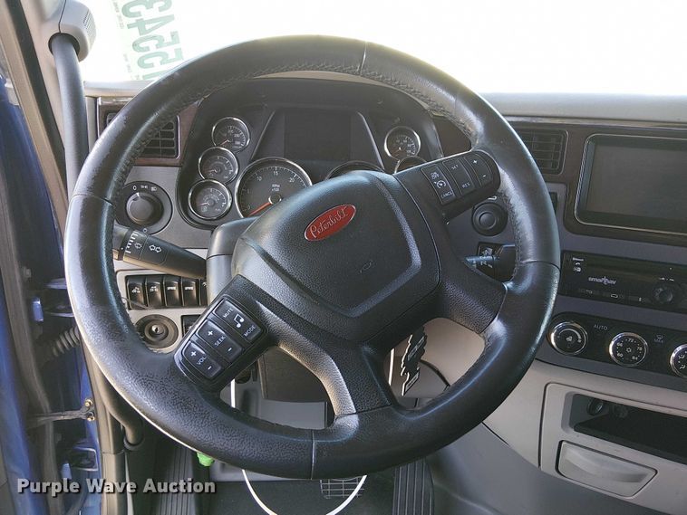 image for item YA1162 2019 Peterbilt 579 semi truck