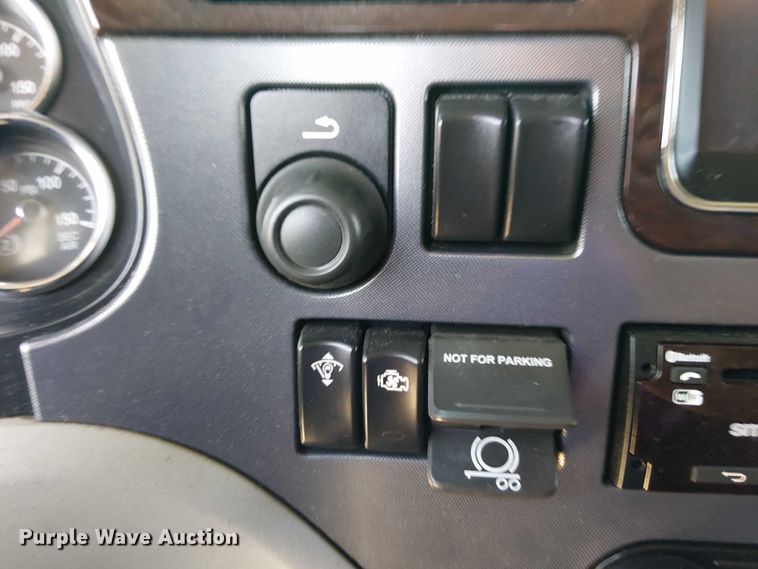 image for item YA1162 2019 Peterbilt 579 semi truck