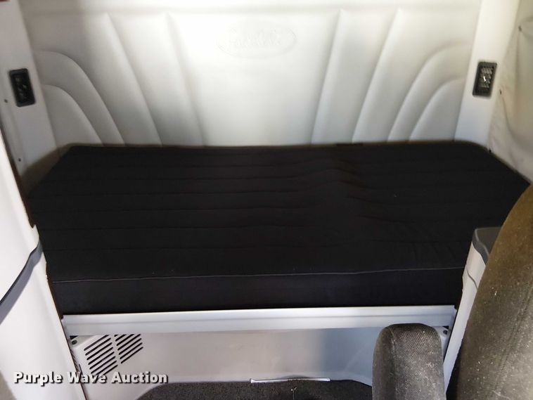 image for item YA1162 2019 Peterbilt 579 semi truck