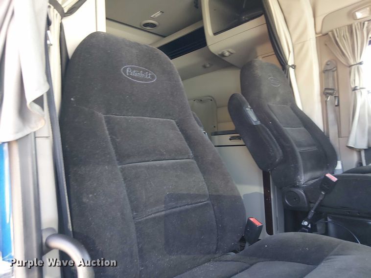 image for item YA1162 2019 Peterbilt 579 semi truck