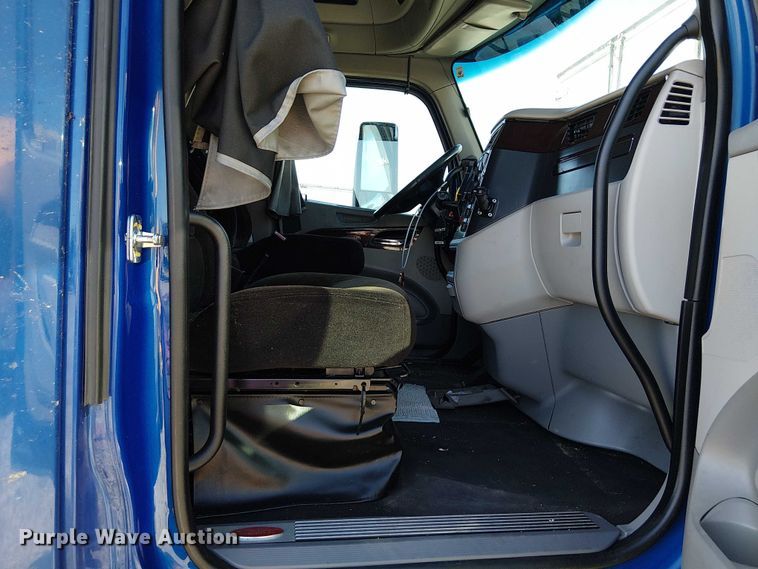 image for item YA1162 2019 Peterbilt 579 semi truck