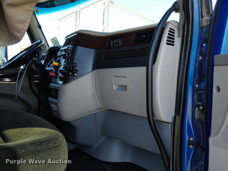 image for item YA1162 2019 Peterbilt 579 semi truck