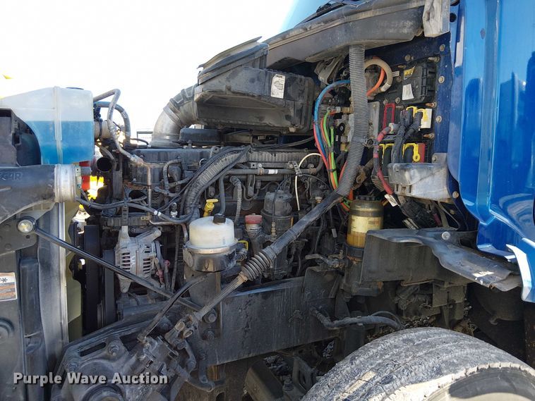 image for item YA1162 2019 Peterbilt 579 semi truck