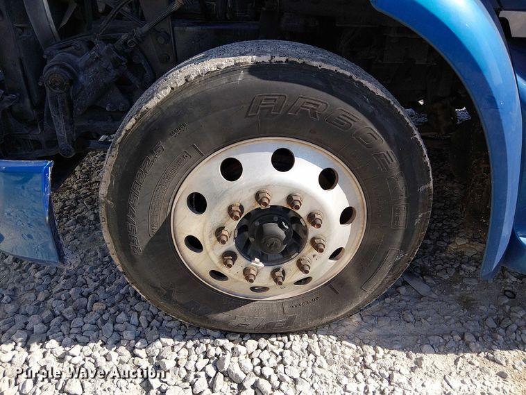 image for item YA1162 2019 Peterbilt 579 semi truck