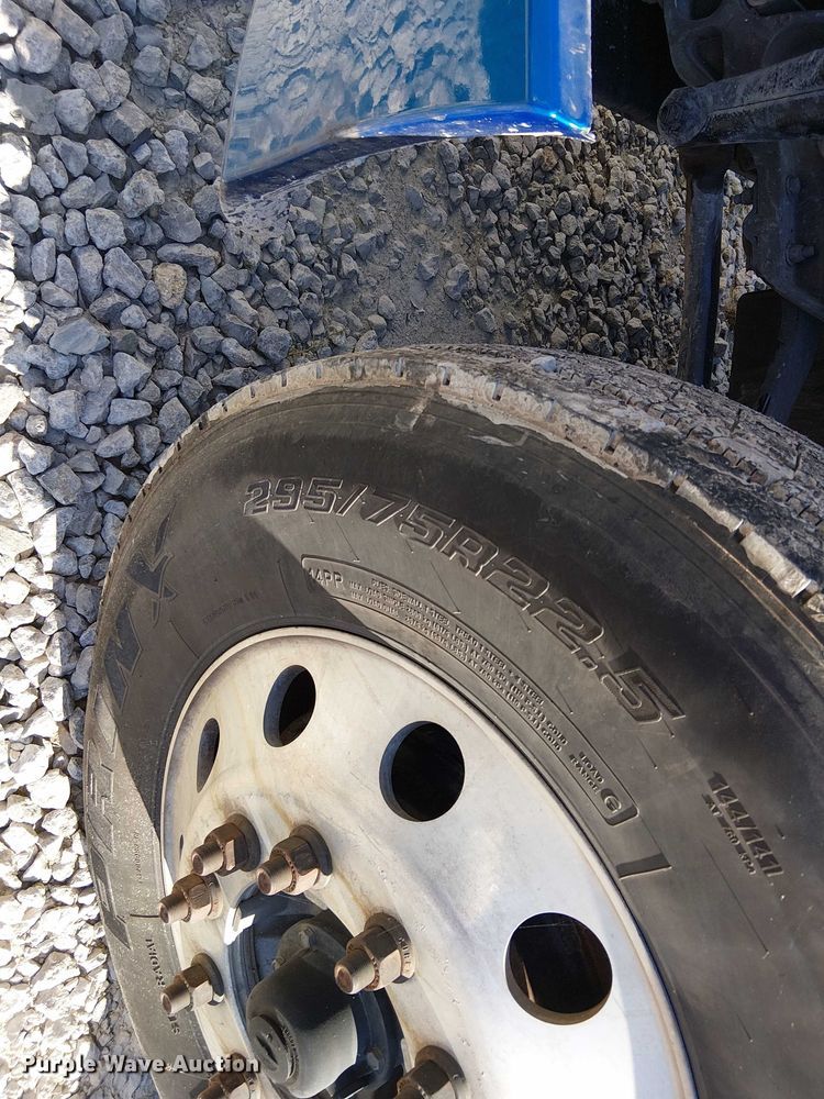 image for item YA1162 2019 Peterbilt 579 semi truck