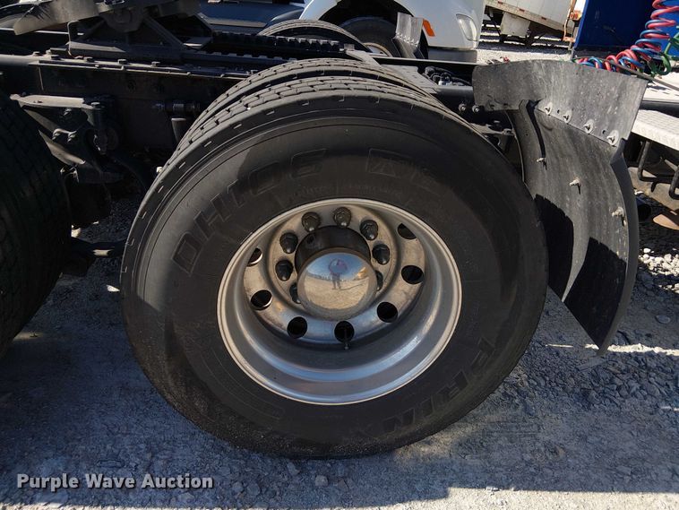 image for item YA1162 2019 Peterbilt 579 semi truck