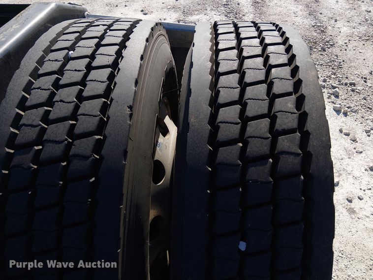 image for item YA1162 2019 Peterbilt 579 semi truck