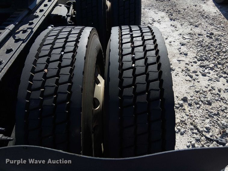 image for item YA1162 2019 Peterbilt 579 semi truck