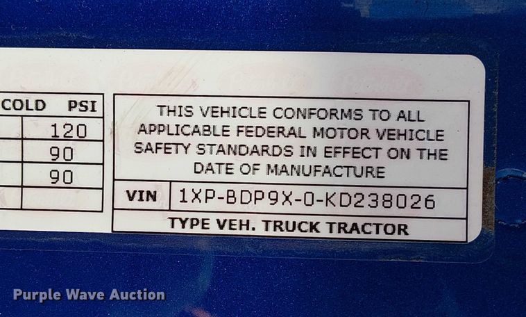 image for item YA1162 2019 Peterbilt 579 semi truck
