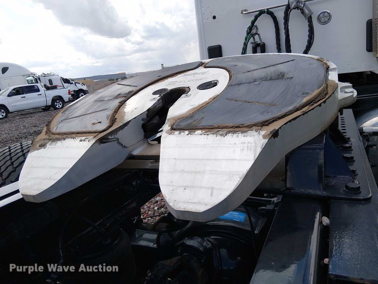 image for item YA1228 2024 Peterbilt 567 semi truck