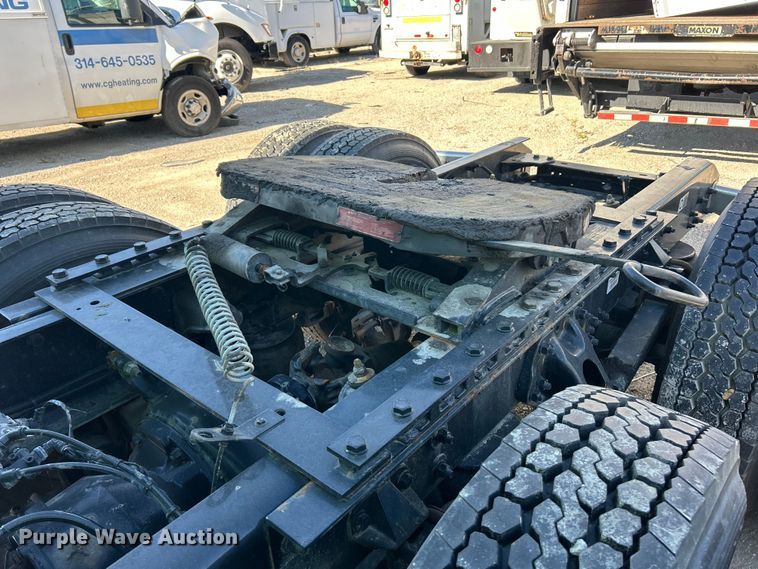 image for item YA1232 2024 Kenworth T680 semi truck