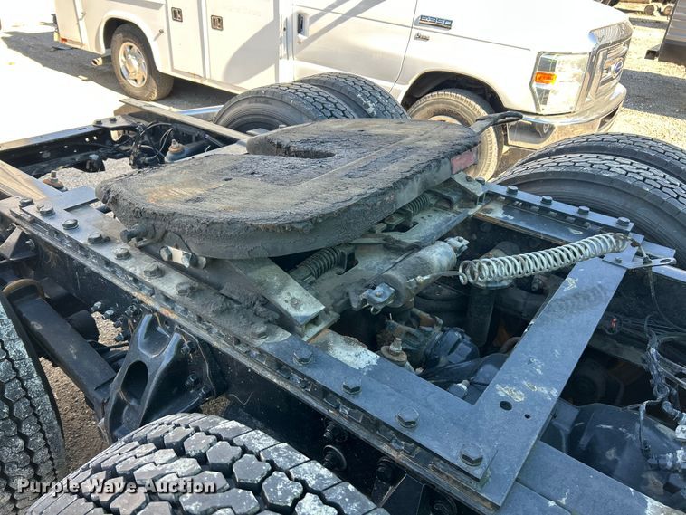 image for item YA1232 2024 Kenworth T680 semi truck