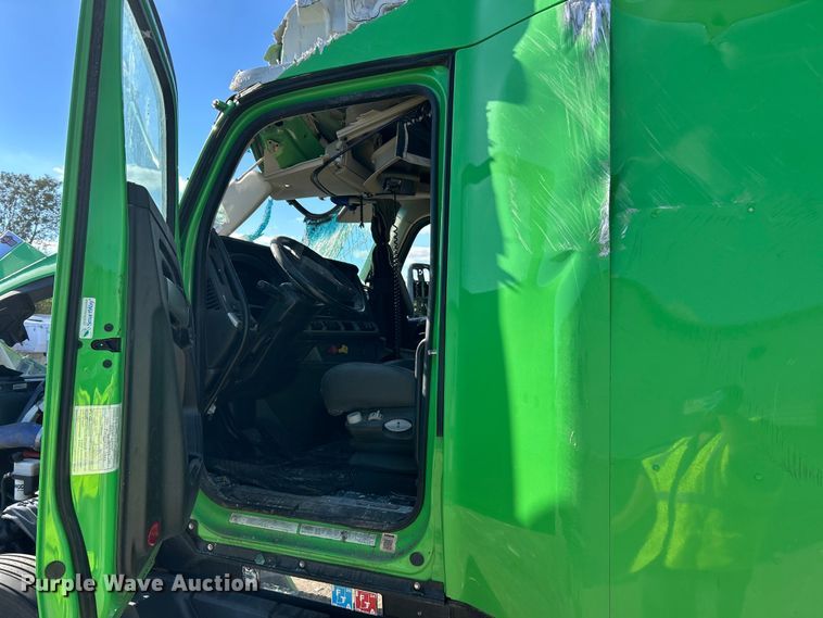 image for item YA1232 2024 Kenworth T680 semi truck