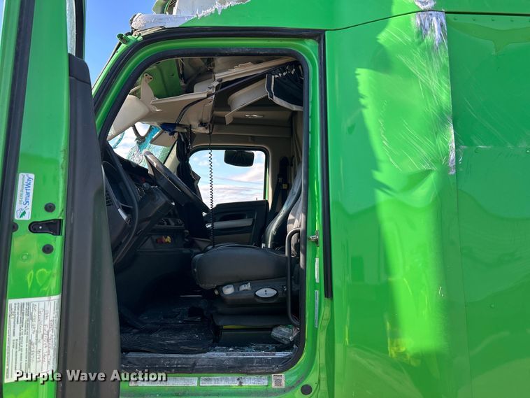 image for item YA1232 2024 Kenworth T680 semi truck