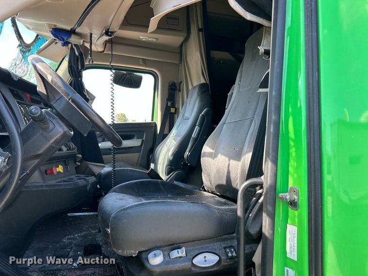 image for item YA1232 2024 Kenworth T680 semi truck