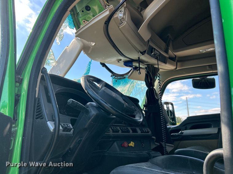 image for item YA1232 2024 Kenworth T680 semi truck