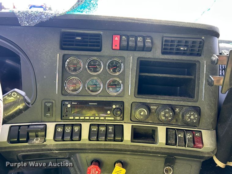 image for item YA1232 2024 Kenworth T680 semi truck