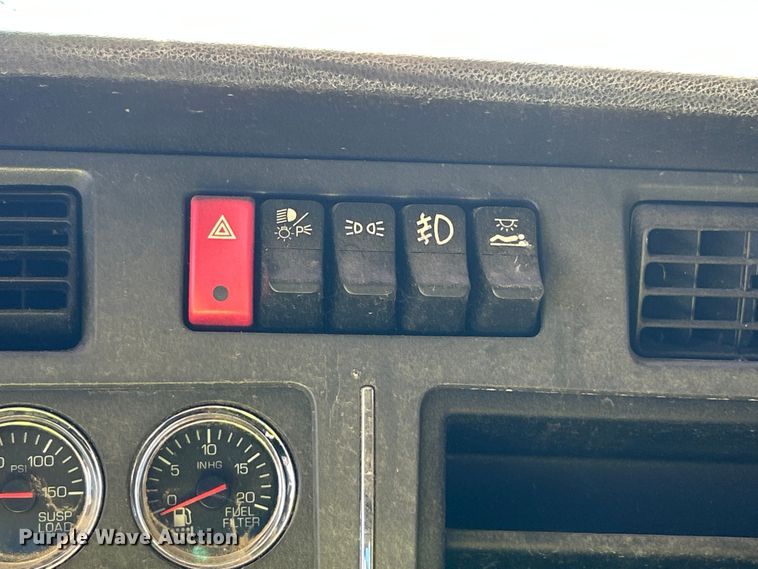 image for item YA1232 2024 Kenworth T680 semi truck