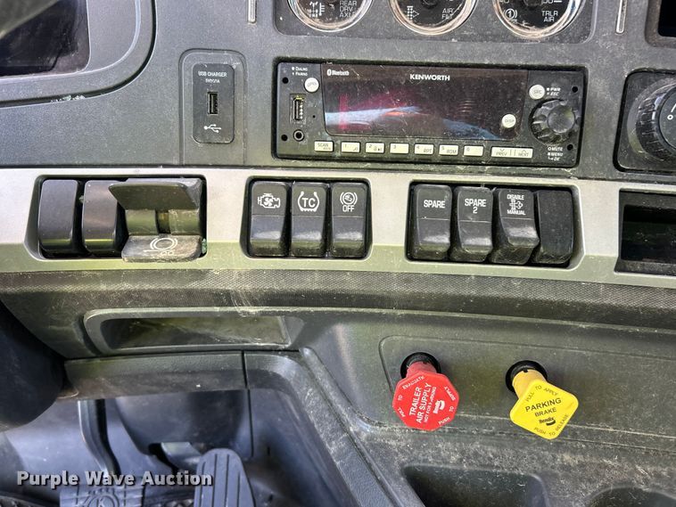 image for item YA1232 2024 Kenworth T680 semi truck