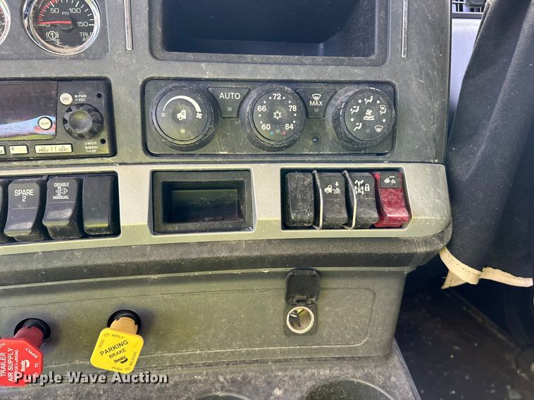 image for item YA1232 2024 Kenworth T680 semi truck