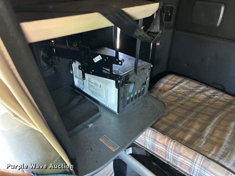 image for item YA1232 2024 Kenworth T680 semi truck