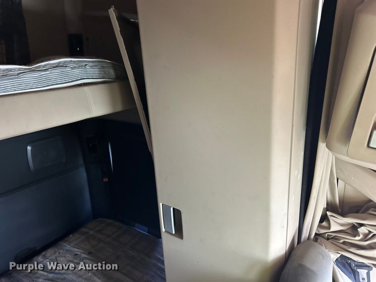 image for item YA1232 2024 Kenworth T680 semi truck