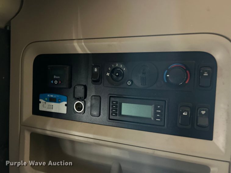 image for item YA1232 2024 Kenworth T680 semi truck