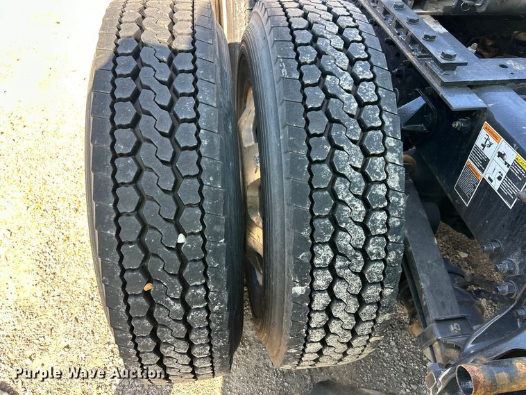 image for item YA1232 2024 Kenworth T680 semi truck