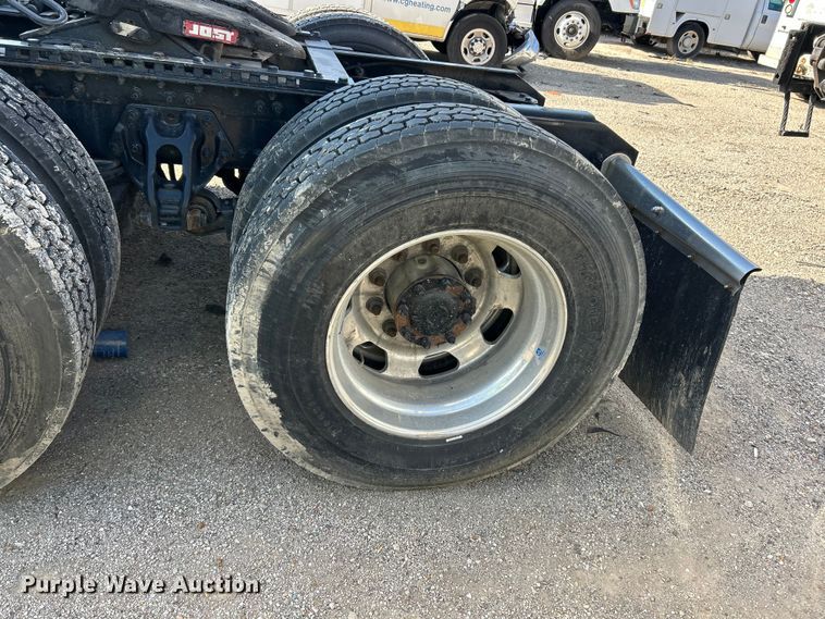 image for item YA1232 2024 Kenworth T680 semi truck