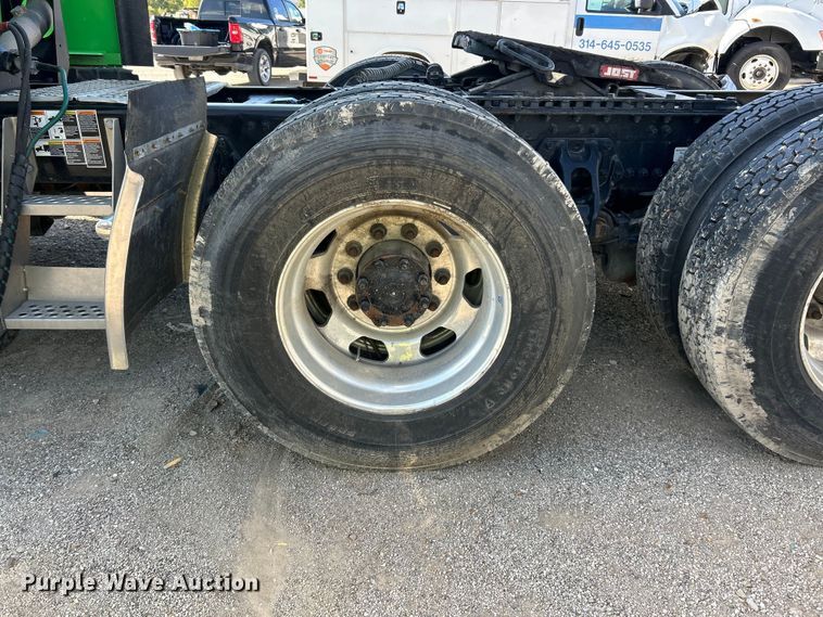 image for item YA1232 2024 Kenworth T680 semi truck